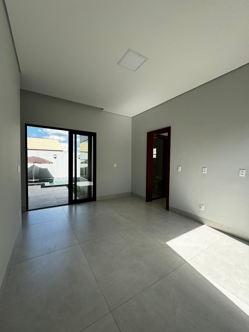 VENDO EXCELENTE CASA NO CONDOMÍNIO VEREDAS